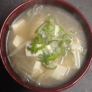 豆腐ともやしと油揚げの味噌汁